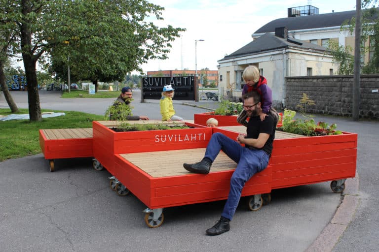 نیمکت پارکی قابل حمل و متحرک شهری فلزی چوبی چدنی اهنی باغی مدرن طراحی نیمکت مدرن ارزان کم جا با کیفیتجهت خرید استعلام قیمت نیمکت شهری و نیمکت چوبی با ما در ارتباط باشید